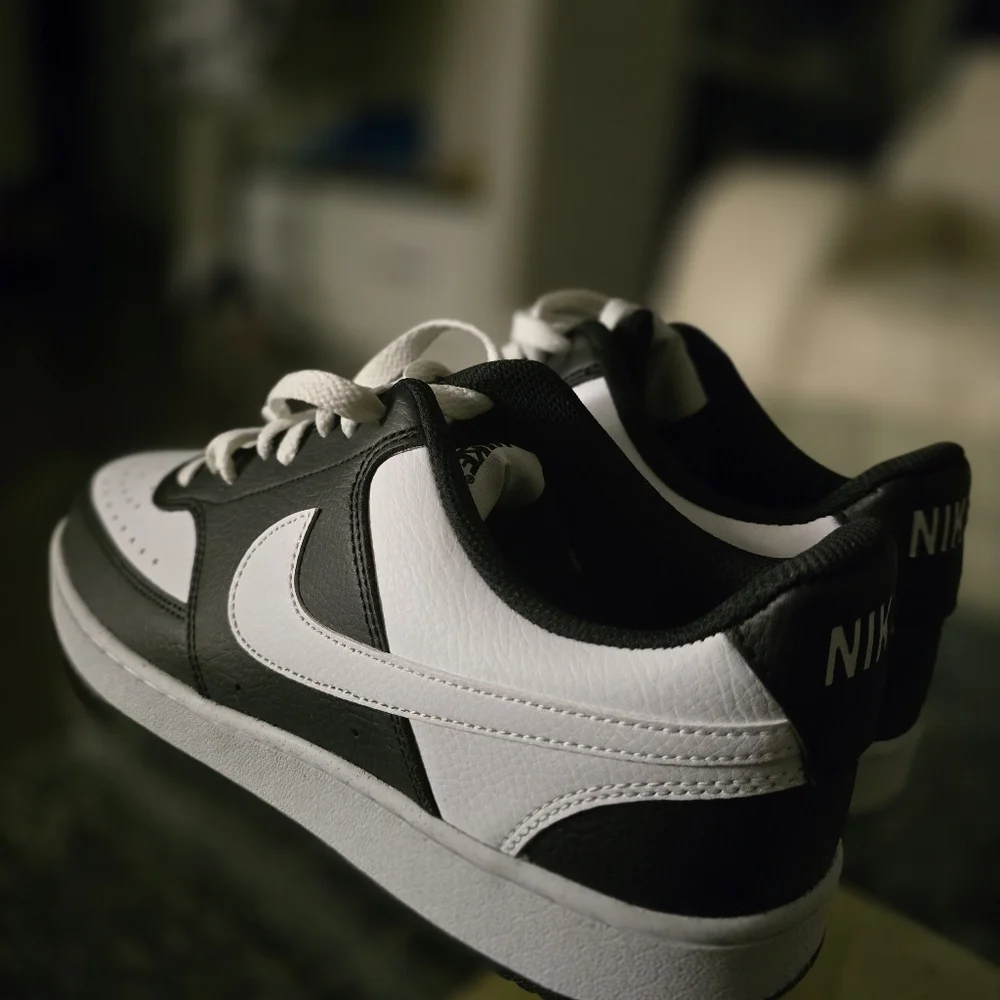 Nike Men's Black and White Sneakers - Picture 4 of 16